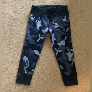 Athleta Camo Cropped Leggings